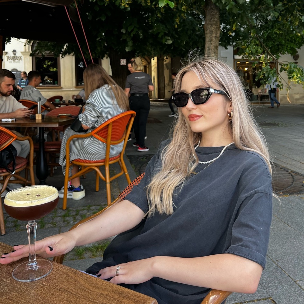 Meet your Posher, Sabina-maria